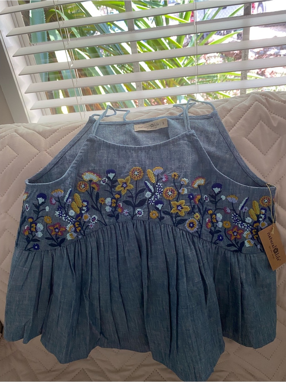 NWT - NATURAL LIFE Blue Chambray Floral Embroidered Tank Top - Picture 2 of 3